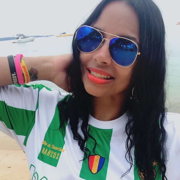 Meet your Posher, Lenette - Picture 3 of 5